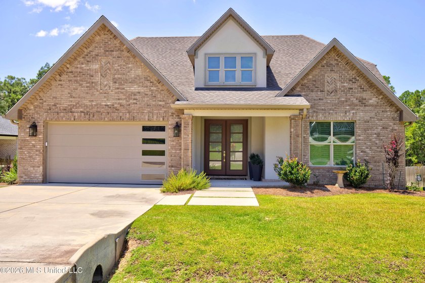 Welcome to this home where LUXURY meets LIFESTYLE!! Convenient - photo 2