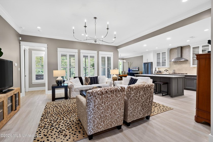 Welcome to this home where LUXURY meets LIFESTYLE!! Convenient - photo 4
