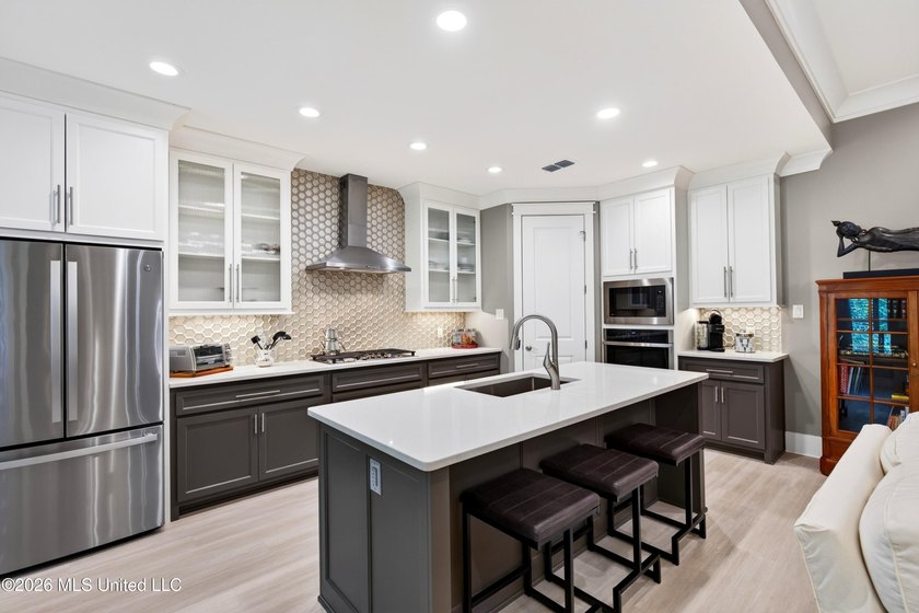 Welcome to this home where LUXURY meets LIFESTYLE!! Convenient - photo 7