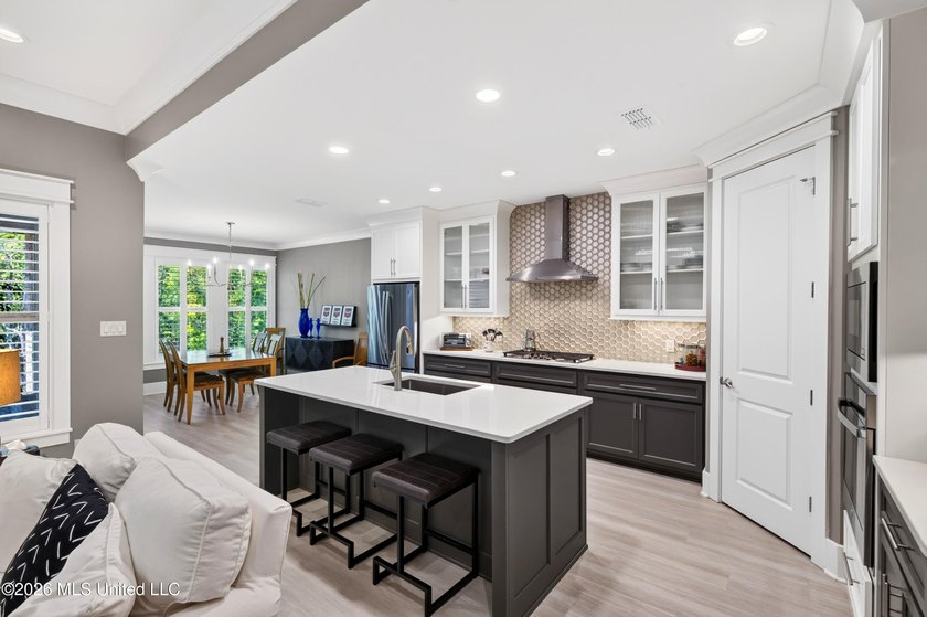 Welcome to this home where LUXURY meets LIFESTYLE!! Convenient - photo 9