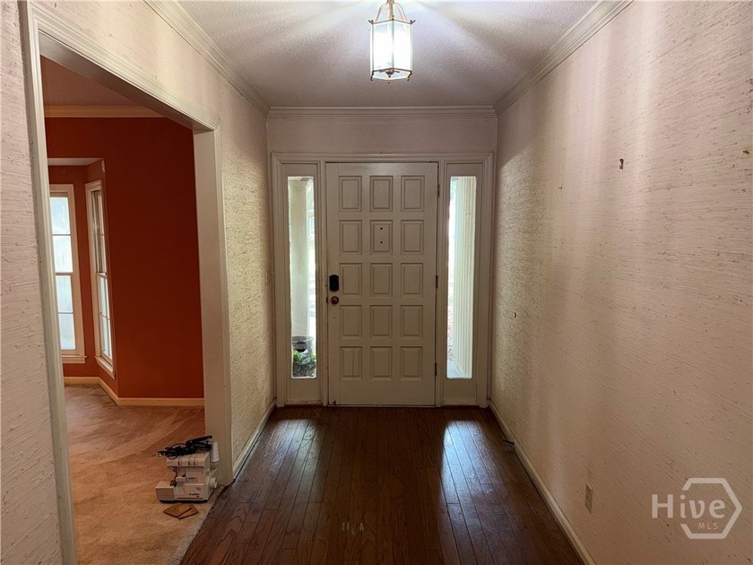 Very spacious and terrific floor plan at the Landings needing - photo 8