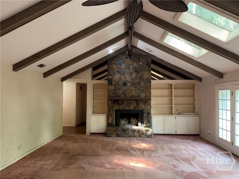 Very spacious and terrific floor plan at the Landings needing - photo 10