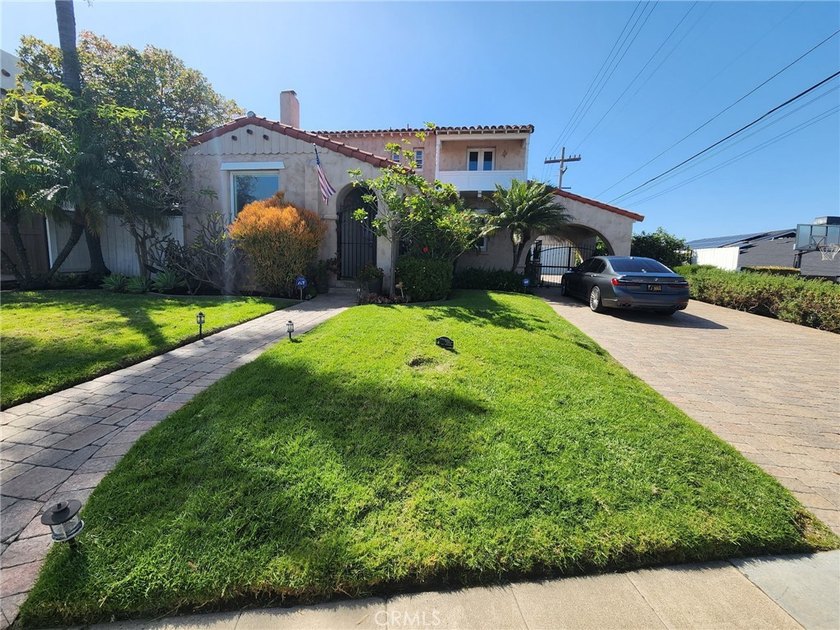 Beautifully updated 3-bedroom, 3-bath home offering 1,926 square - photo 10