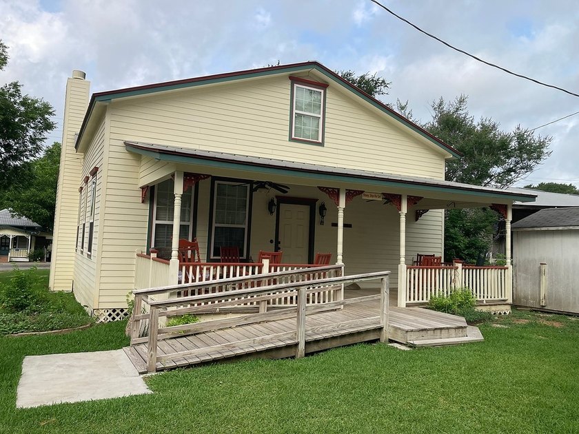 This property has a total of 2900 square feet of living space, 5 - photo 3