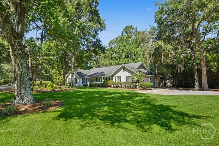 Welcome home to this beautifully maintained 4-bedroom, 2.5-bath - photo 4