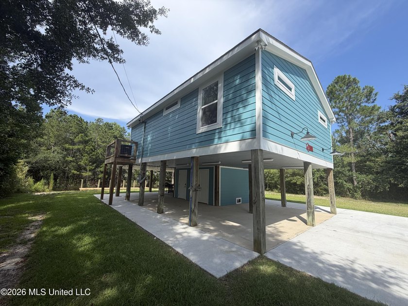 Completely remodeled inside and out, this waterfront coastal - photo 3