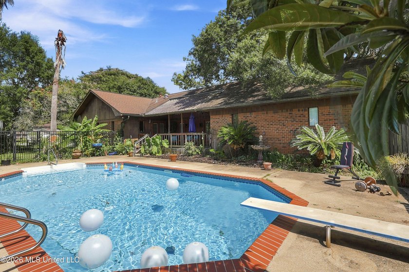 Welcome home to this spacious 4-bedroom, 2.5-bath ranch-style - photo 3