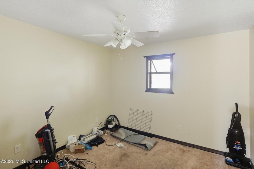 Welcome home to this spacious 4-bedroom, 2.5-bath ranch-style - photo 7