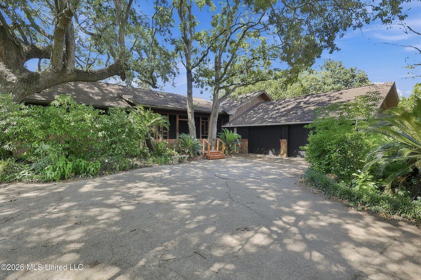 Welcome home to this spacious 4-bedroom, 2.5-bath ranch-style - photo 8