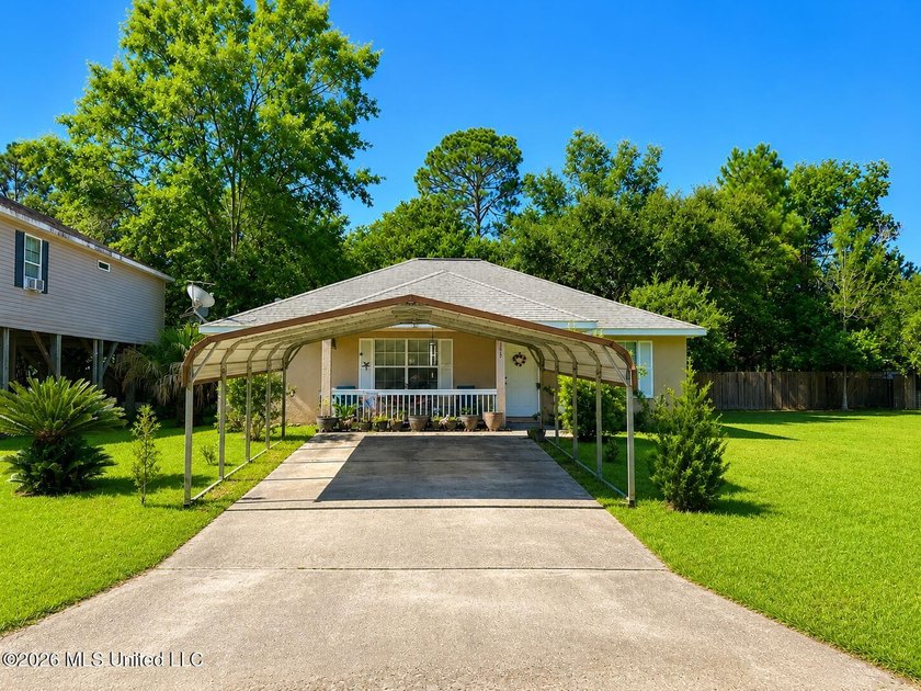 Affordable, Move-In Ready &amp; Full of Charm! Looking for an - photo 2