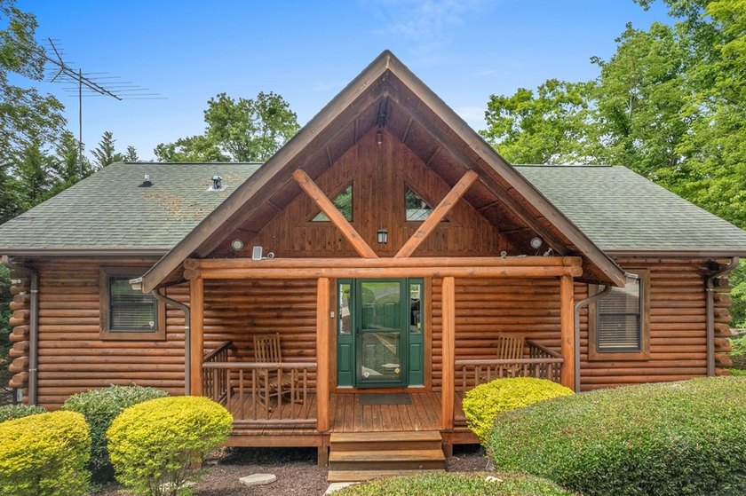 Don't miss this stunning lakefront log cabin on beautiful Lake - photo 4