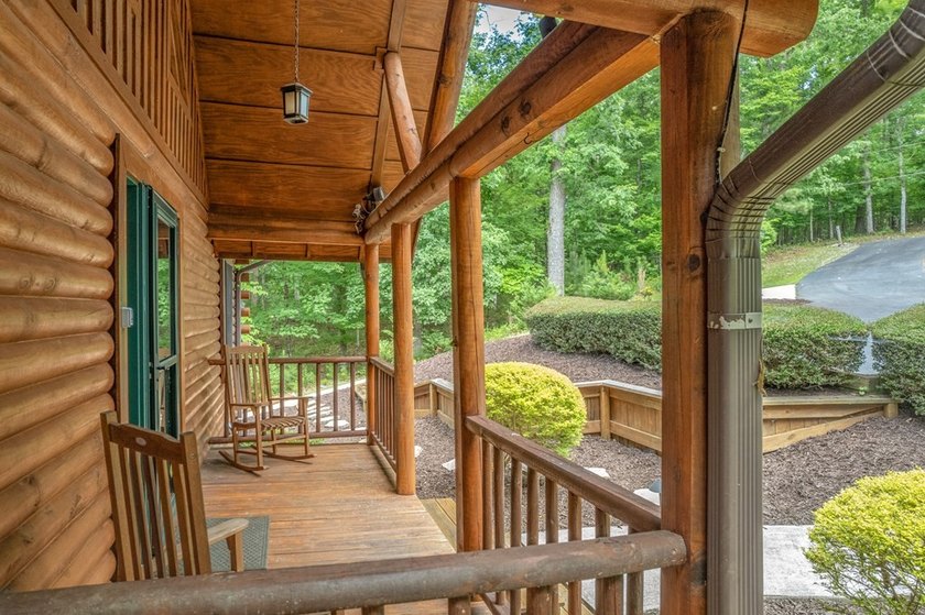Don't miss this stunning lakefront log cabin on beautiful Lake - photo 5