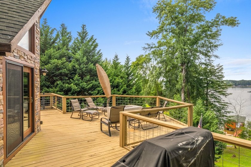 Don't miss this stunning lakefront log cabin on beautiful Lake - photo 10