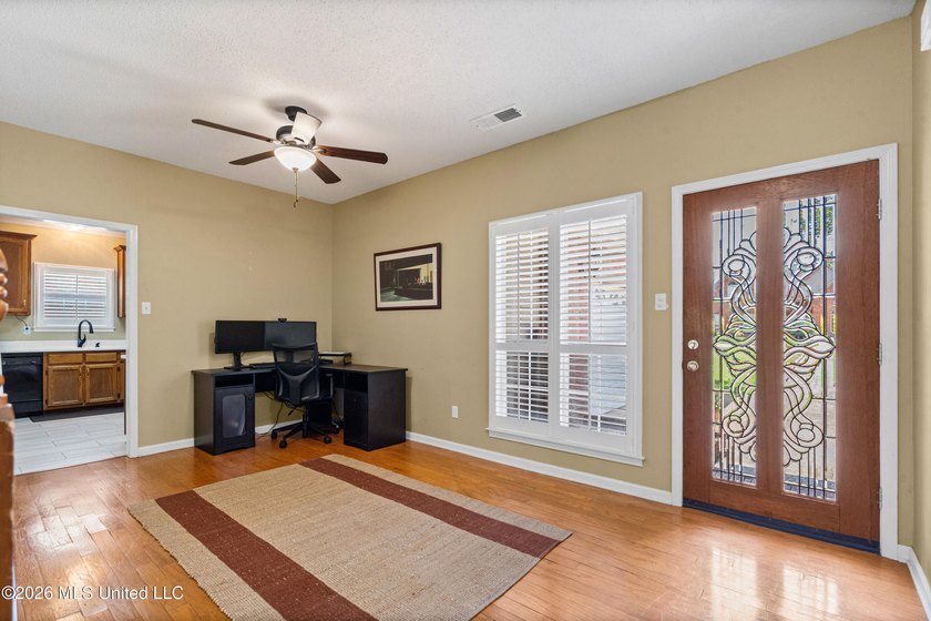 A Move-In Ready Gem in Pinehurst! This well-maintained 3-bedroom - photo 4