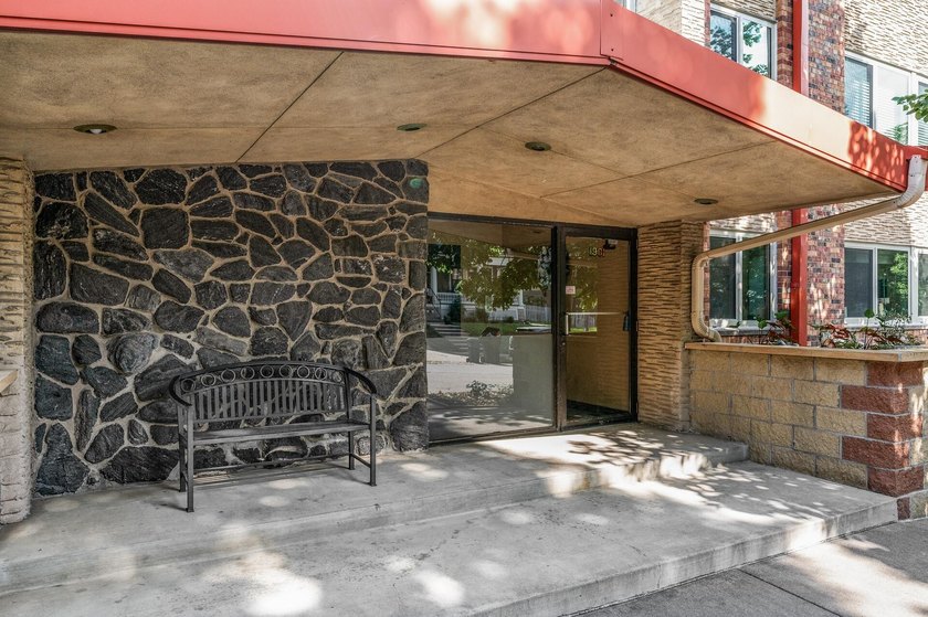 SELLER WILL PAY ONE FULL YEAR OF HOA FEES! Welcome to this - photo 3