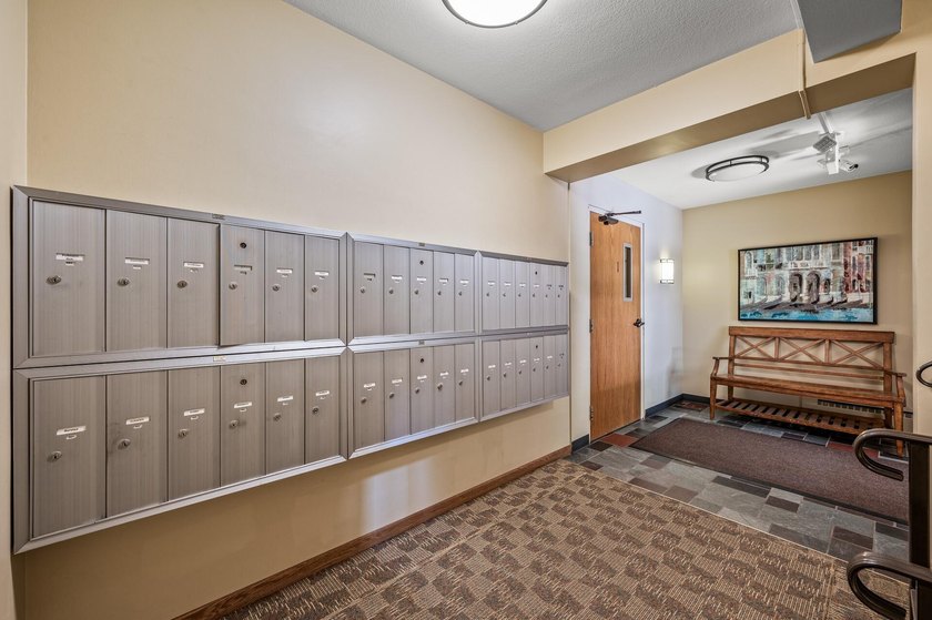 SELLER WILL PAY ONE FULL YEAR OF HOA FEES! Welcome to this - photo 5