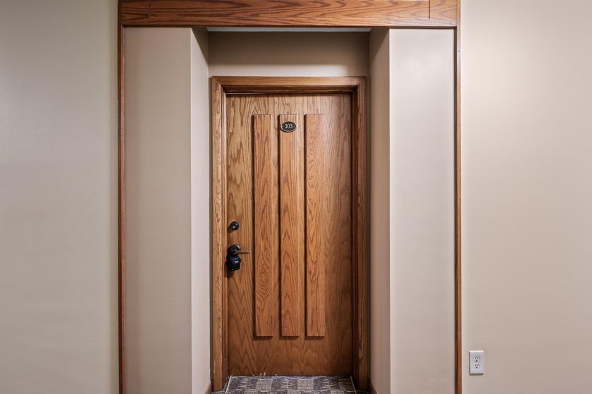 SELLER WILL PAY ONE FULL YEAR OF HOA FEES! Welcome to this - photo 6