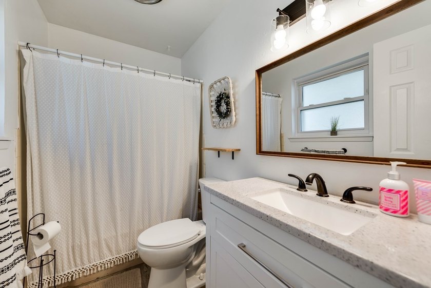 Located near the golf course, 1105 Crescent Dr offers 3 bedrooms - photo 22