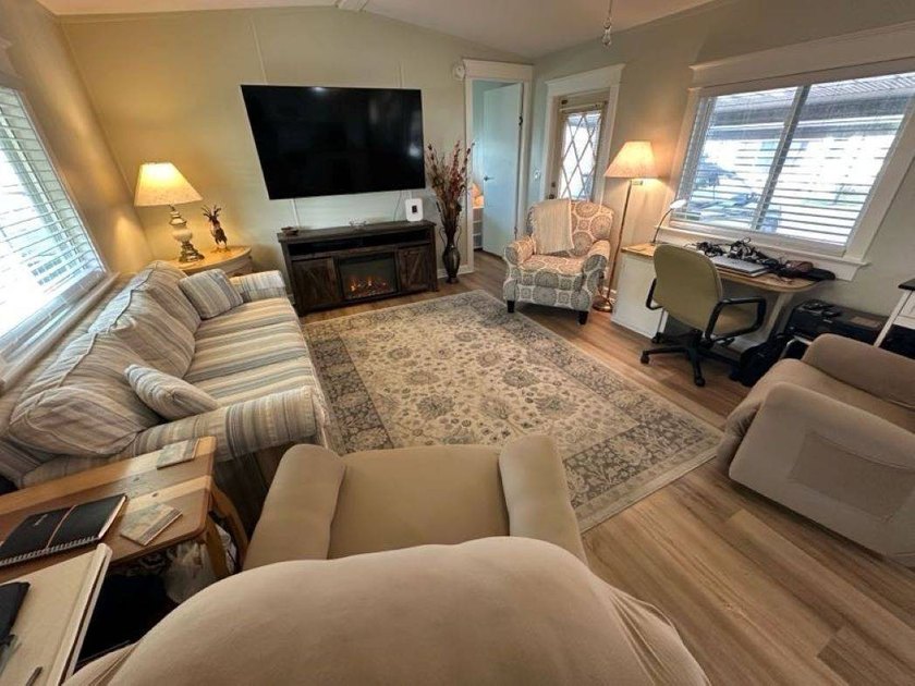 Picture-Perfect, Move-In Ready Home in the Heart of Winter - photo 11