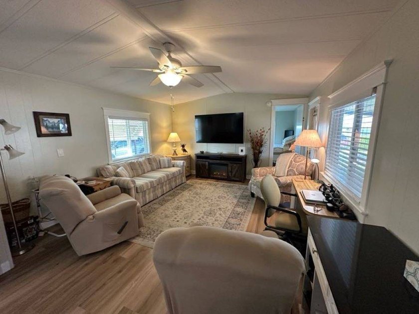 Picture-Perfect, Move-In Ready Home in the Heart of Winter - photo 12
