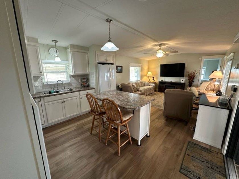 Picture-Perfect, Move-In Ready Home in the Heart of Winter - photo 17
