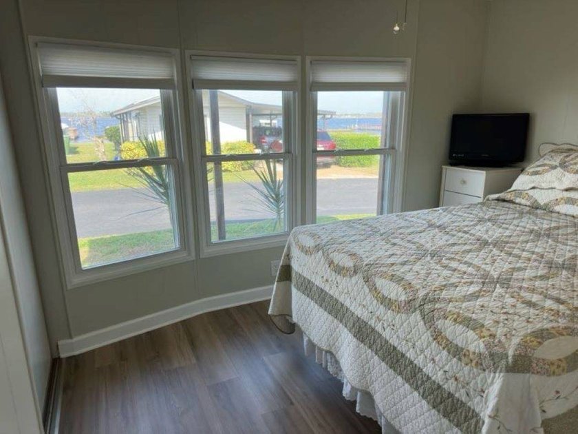 Picture-Perfect, Move-In Ready Home in the Heart of Winter - photo 19