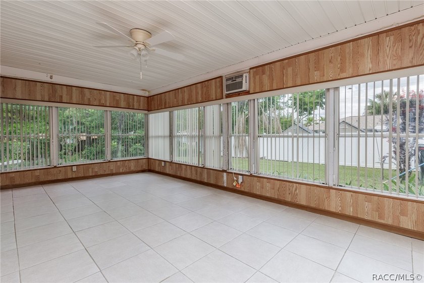NICE 3/2/2 CONCRETE BLOCK HOME ON .47 ACRE MOL DOUBLE LOT - photo 15