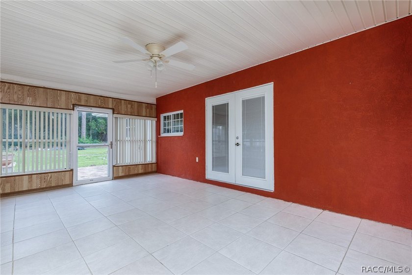 NICE 3/2/2 CONCRETE BLOCK HOME ON .47 ACRE MOL DOUBLE LOT - photo 17