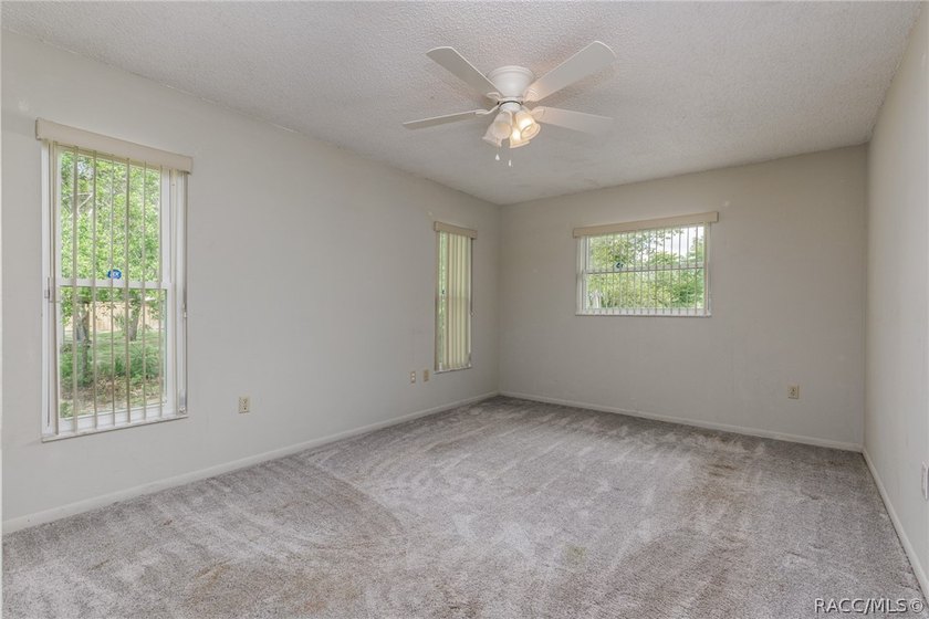 NICE 3/2/2 CONCRETE BLOCK HOME ON .47 ACRE MOL DOUBLE LOT - photo 18
