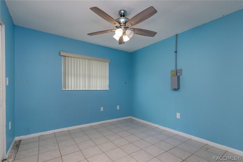 NICE 3/2/2 CONCRETE BLOCK HOME ON .47 ACRE MOL DOUBLE LOT - photo 21