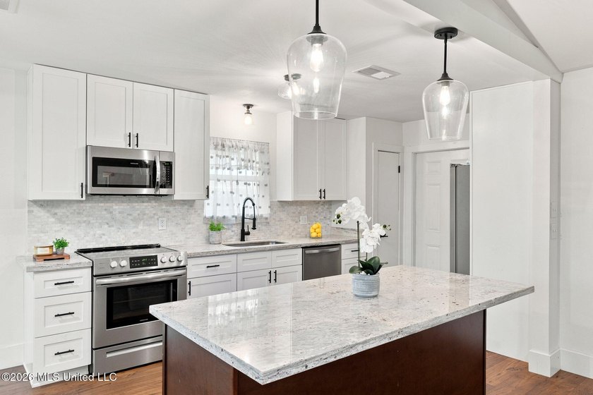 Welcome to this beautifully remodeled home, in a quiet - photo 6