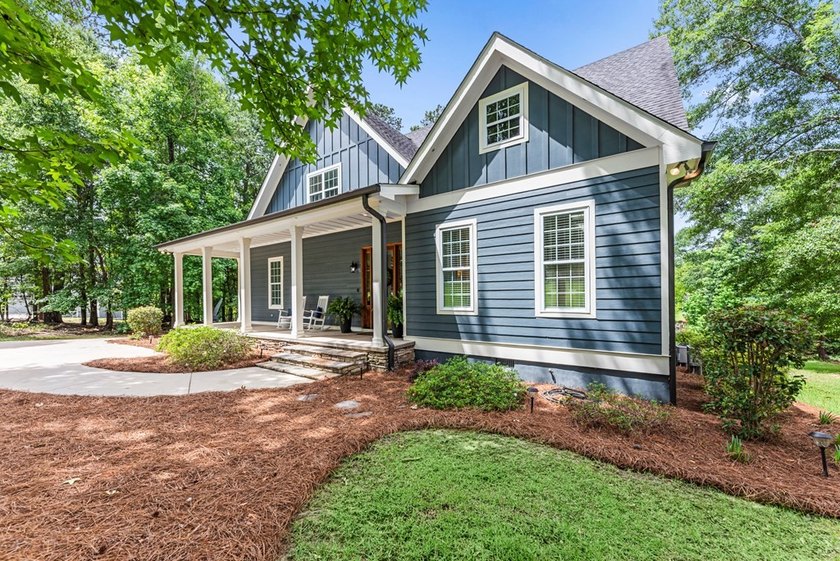 Welcome to 484 Eagles Way, in the gated Eagles Point - photo 3