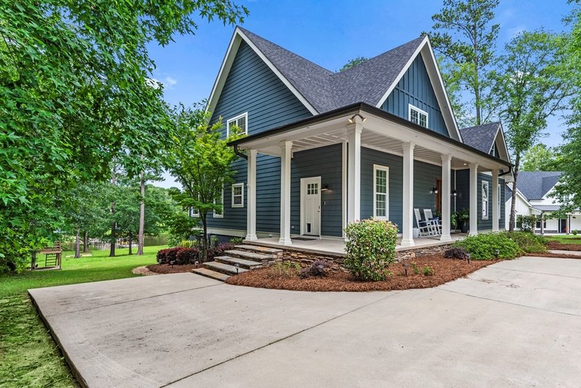 Welcome to 484 Eagles Way, in the gated Eagles Point - photo 4