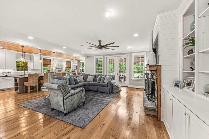 Welcome to 484 Eagles Way, in the gated Eagles Point - photo 9