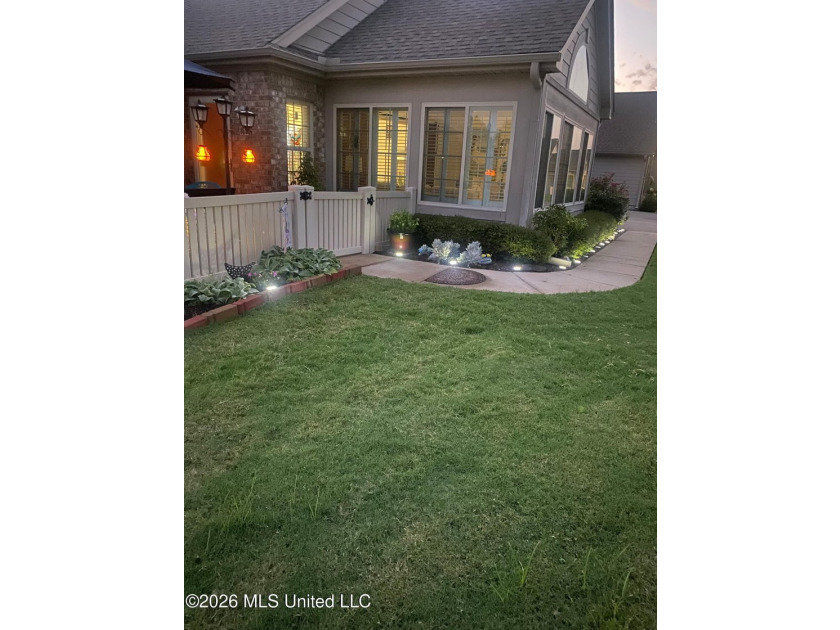Located with beautiful views all around! The Oaks of Parkview - photo 3