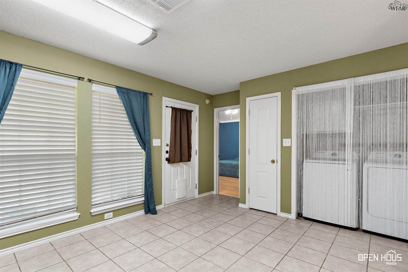 Low-maintenance living in southwest Wichita Falls! Open floor - photo 14