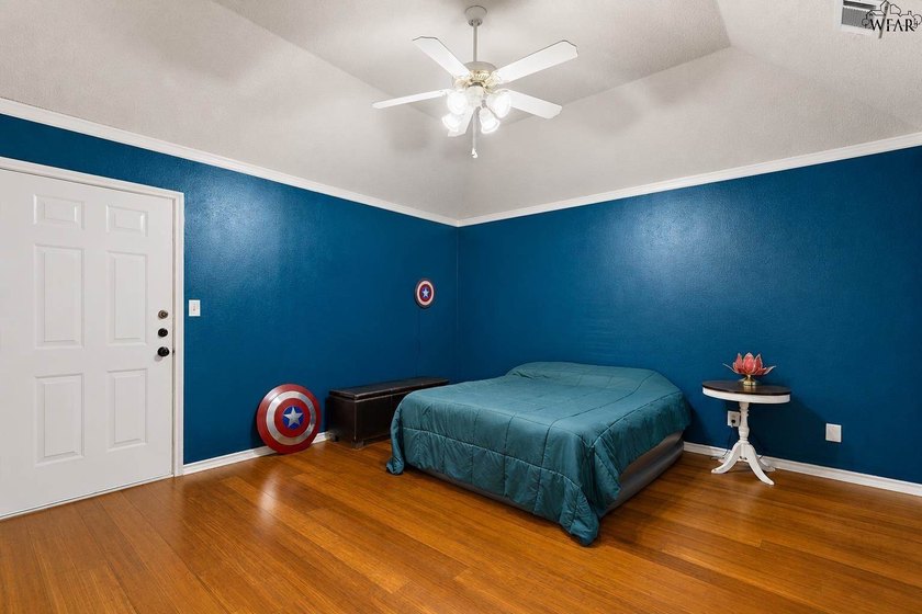Low-maintenance living in southwest Wichita Falls! Open floor - photo 15