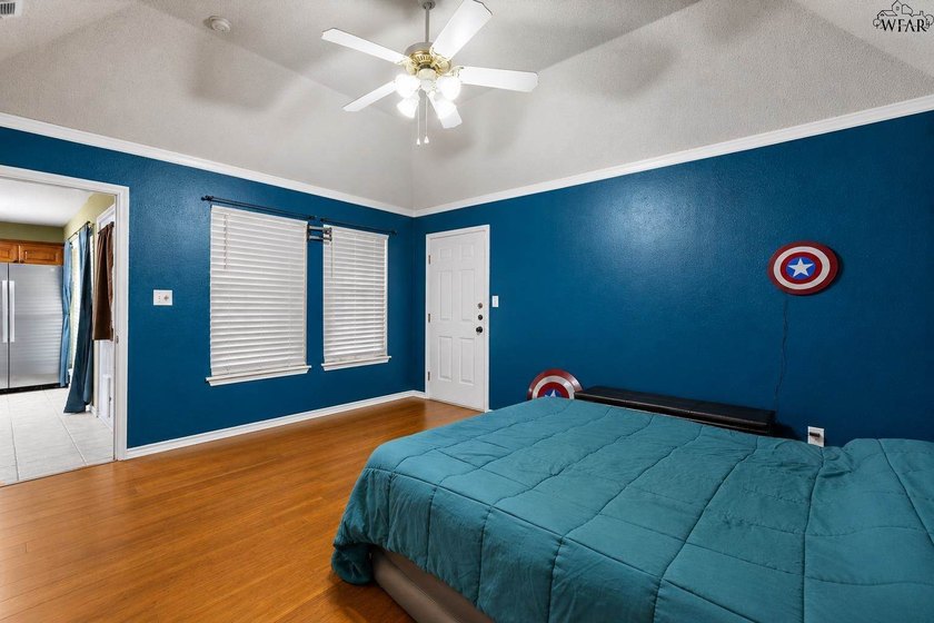 Low-maintenance living in southwest Wichita Falls! Open floor - photo 16