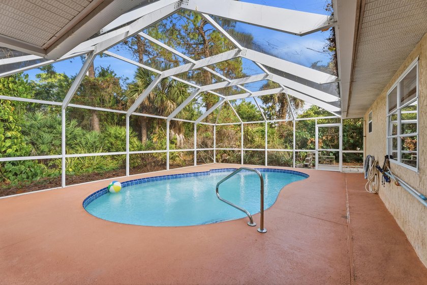 The seller is offering a $10,000 credit! Welcome home to - photo 16