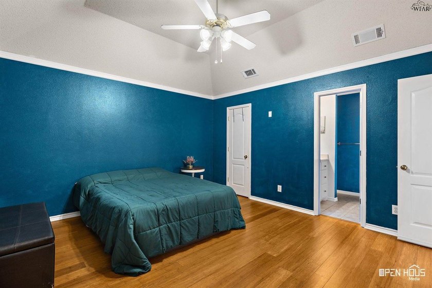 Low-maintenance living in southwest Wichita Falls! Open floor - photo 17