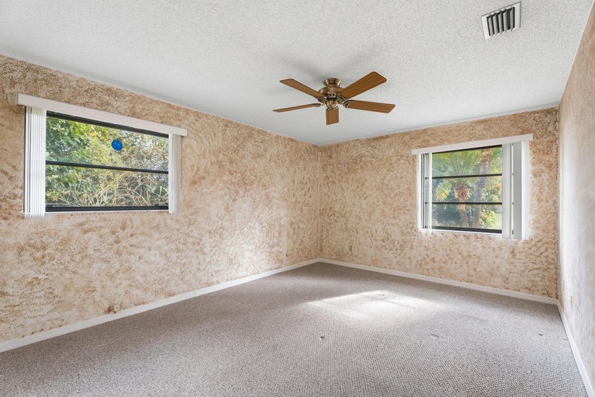 The seller is offering a $10,000 credit! Welcome home to - photo 20