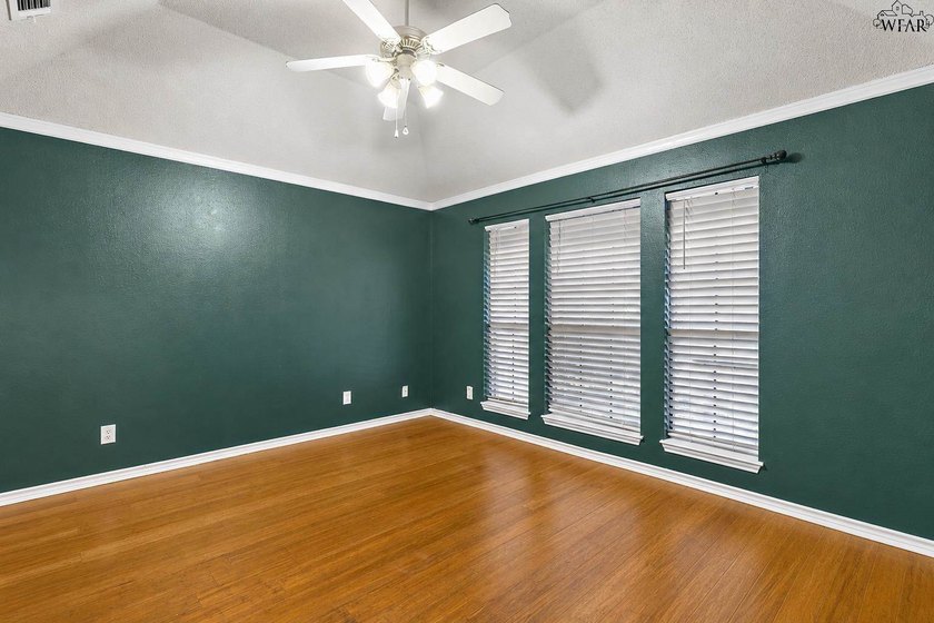 Low-maintenance living in southwest Wichita Falls! Open floor - photo 21