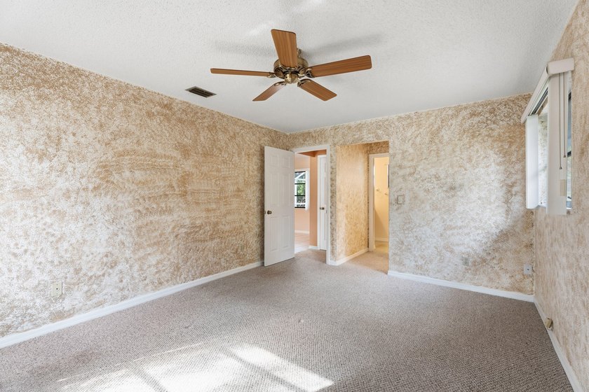 The seller is offering a $10,000 credit! Welcome home to - photo 21