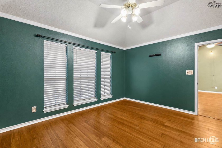 Low-maintenance living in southwest Wichita Falls! Open floor - photo 22