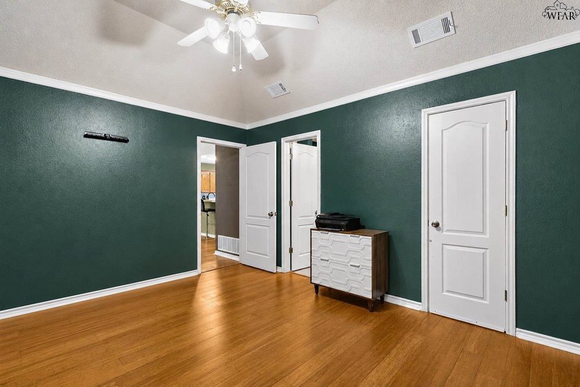 Low-maintenance living in southwest Wichita Falls! Open floor - photo 23