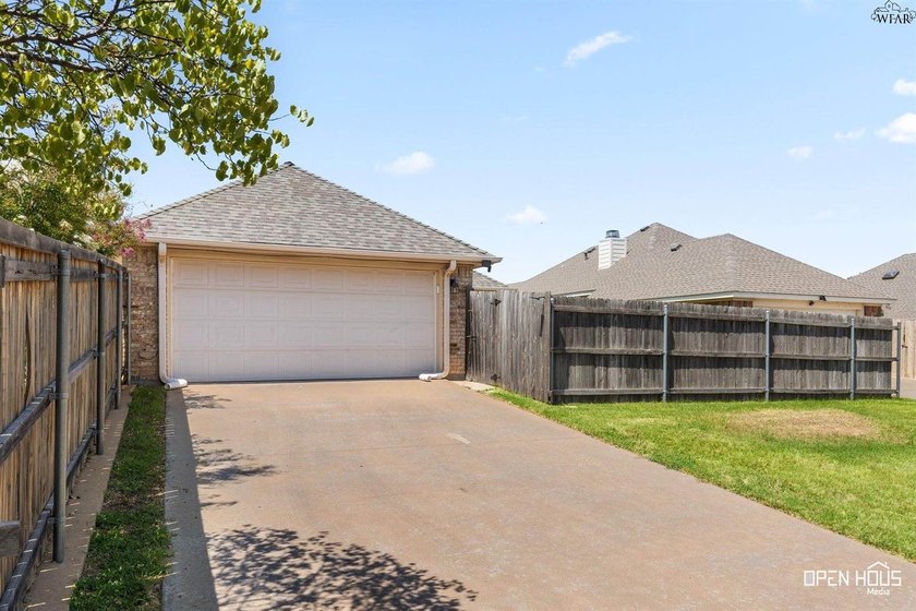 Low-maintenance living in southwest Wichita Falls! Open floor - photo 31
