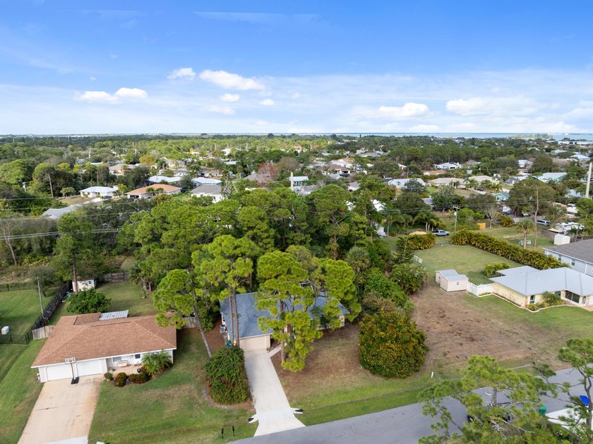 The seller is offering a $10,000 credit! Welcome home to - photo 32