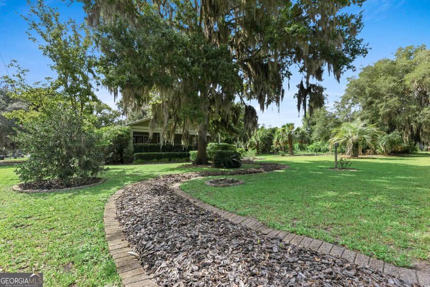 Time travel - The Sheffield-Gunn House is a beautiful historic - photo 35