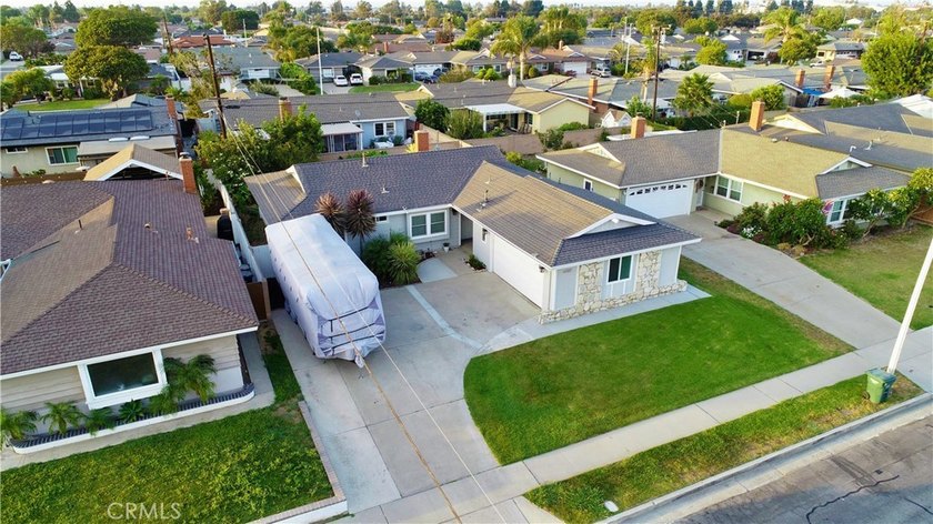 Located in one of North Huntington Beach's most desirable - photo 2