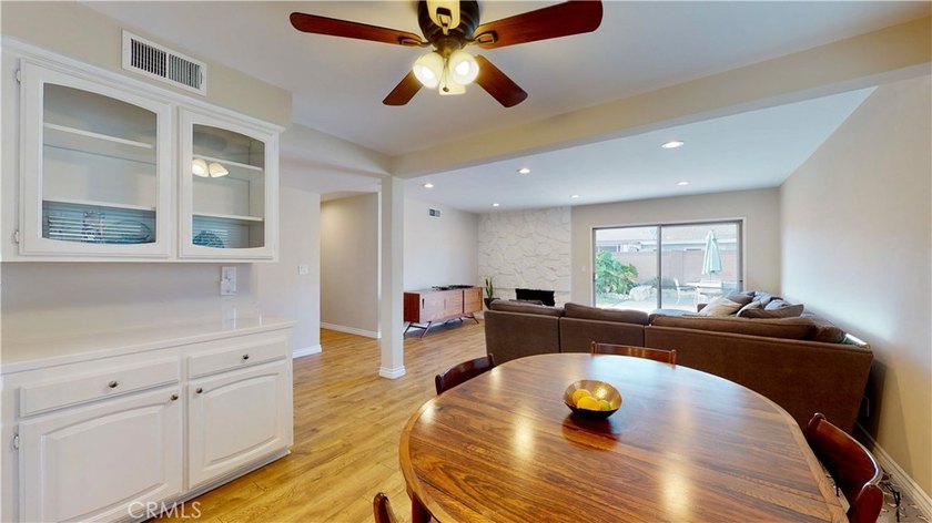 Located in one of North Huntington Beach's most desirable - photo 4